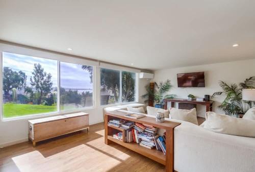 Bay Park House | Best Ocean & Bay Views in SD Large Backyard Air Conditioning