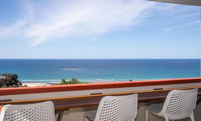 Point Lookout House | BEST OCEAN VIEWS ON STRADDIE + SUNSET DECK