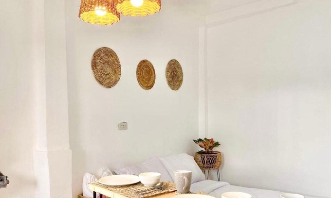 Suba Basbas Apartment | Best studio flat w/ NETFLIX near airport and beach!