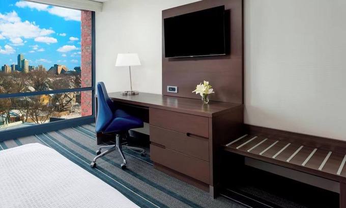 Cambridgeport Hotel | Best Value, Quality Stay! City View, Walk to Cafes, Shops & Universities