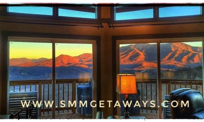 Chalet Village Ski Chalet | BEST VIEWS OF DOWNTOWN LIGHTS ANAKEESTA MT LECONTE TRAM SKY BRIDGE SKI HOT TUB