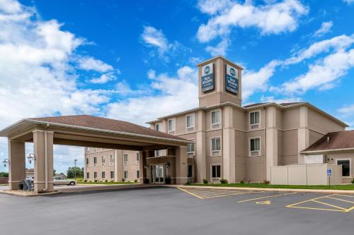 South Beloit Hotel | Best Western Legacy Inn & Suites Beloit/South Beloit