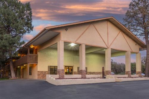 Ruidoso Downs Hotel | Best Western Pine Springs Inn