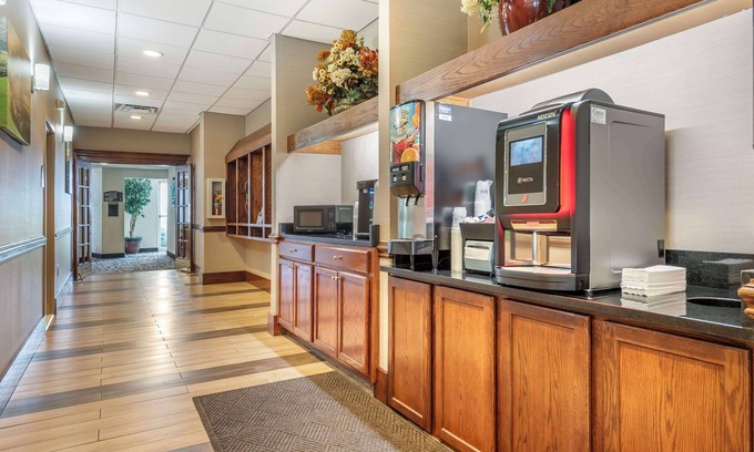 Bridgeport Hotel | Best Western Plus Bridgeport Inn