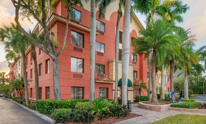 North Palm Beach Hotel | Best Western Plus Palm Beach Gardens Hotel & Ste & Conf Ctr