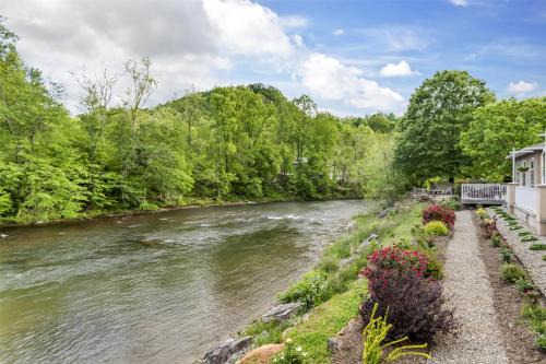 Dillsboro Hotel | Best Western Plus River Escape Sylva/Dillsboro