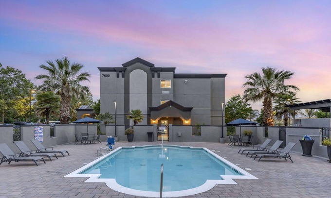 Livermore Hotel | Best Western Plus Vineyard Inn