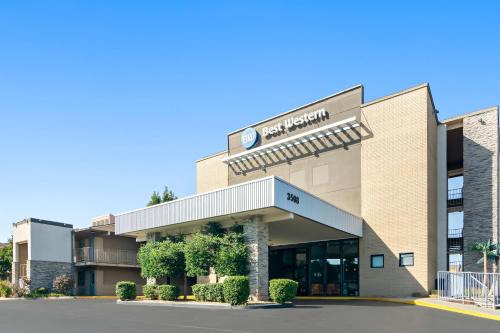 Joplin Hotel | Best Western The Oasis at Joplin