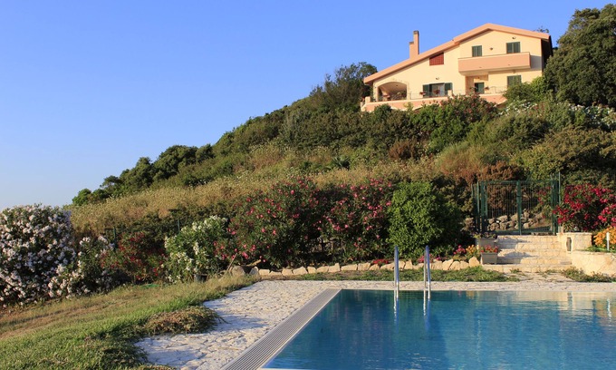 Villanova Monteleone Villa | Between Sky and Sea Apartment with pool on the Gulf of Alghero