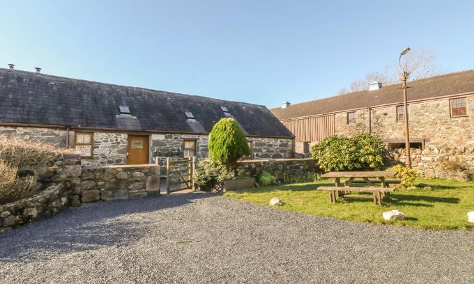Llanddeiniolen House | Beudy Bach