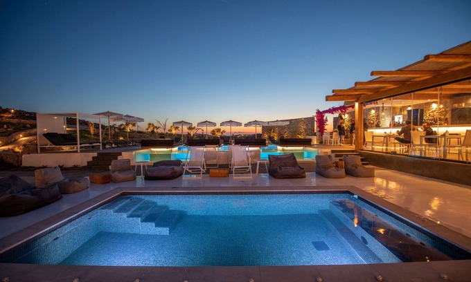 Plintri Hotel | Bianco a Nero Mykonos