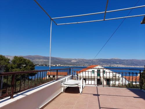 Arbanija Apartment | Big apt w large terrace&great sea view close beach