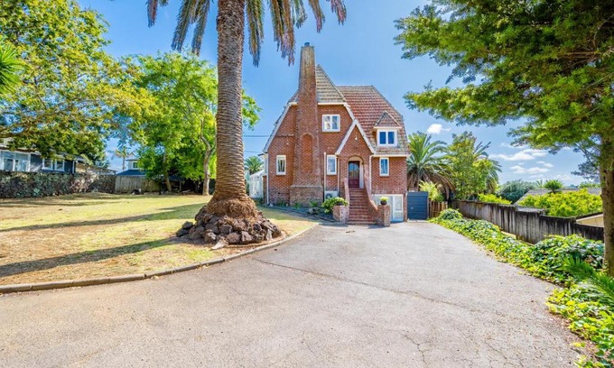 Papatoetoe Villa | Big Family House 9 BR 4BH 13 BED