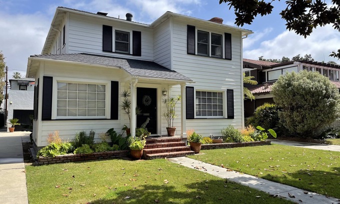 Bluff Park House | Big House At The Beach Near Convention Center