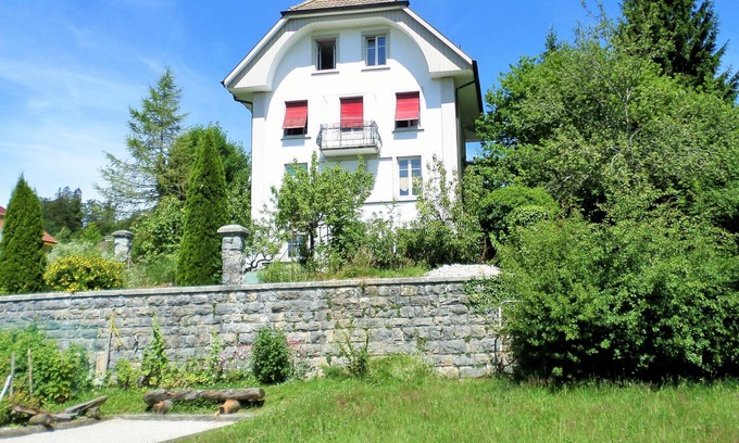 Les Breuleux Apartment | Big house in horse country.