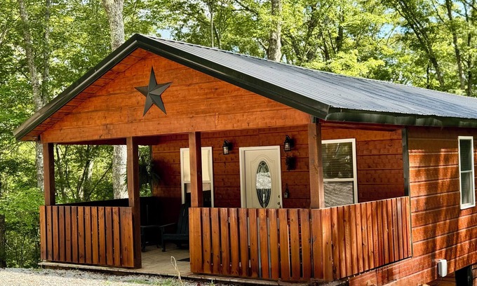 Strunk Cabin | ๐๐ข๐  ๐๐จ๐ฎ๐ญ๐ก ๐
๐จ๐ซ๐ค Retreat! Excellent Location Private WIFI~ All NEW ๐๐ซ๐๐ ๐๐จ๐ฉ ๐๐จ๐๐ ๐!