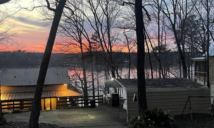 Titus House | BIG water view on beautiful Lake Jordan - Titus