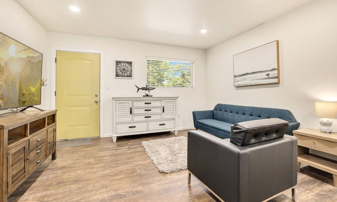 Mountainburg House | Bigfoot Hideout- Hotel amenities with a social vibe! Yowie room #4