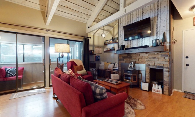 Majestic Pines Condo | Bigwood 41 Cozy Mountain Cabin, Private Washer Dryer, 1 mile to Eagle Lodge by RedAwning