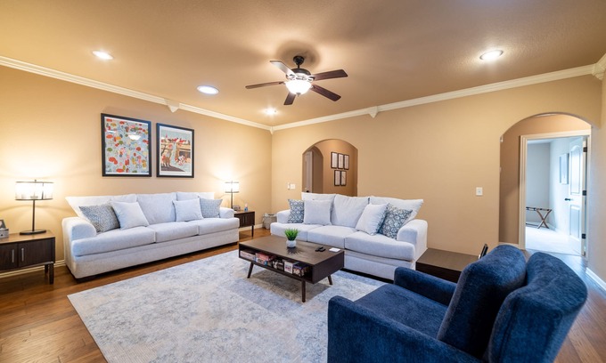 Bentonville - Fayetteville House | Bikers Paradise , Trails, Promenade Mall, AMP, Restaurants, and Top Golf