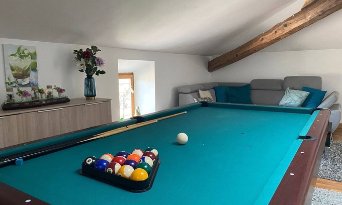 Socourt Condo | Billiards Lounge loft with Billiards & Netflix by BoookingFuté