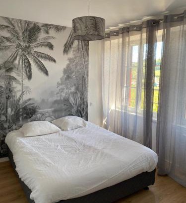 Fuisse Apartment | Black And White Swallow Fuiss