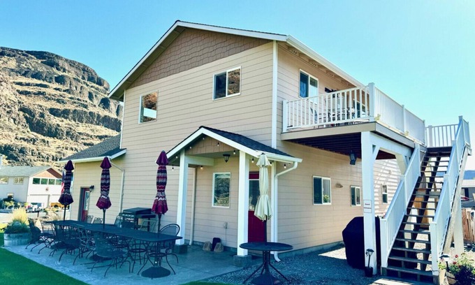 Sunland Estates House | Black Dog Inn, Relaxing Retreat Near Gorge Amphitheater & River