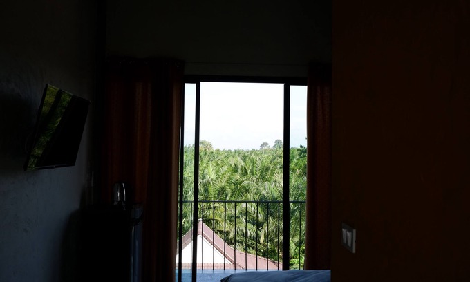 Phunphin Hotel | Black Elephant Boutique