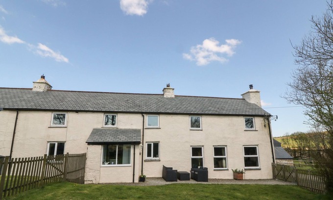 Bolventor Cottage | BLACKADON FARM COTTAGE, pet friendly, with open fire in Bodmin Moor
