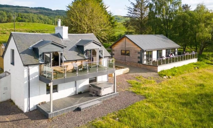 Dalmally House | Blar Cottage (Private Sauna + Fast Starlink Wifi)