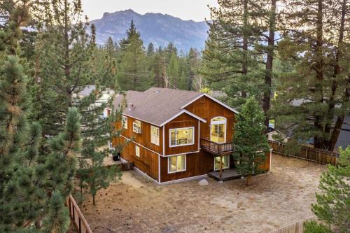 Tahoe Paradise House | Blitzen by AvantStay Pet-Friendly Tahoe Retreat Near Heavenly Ski Resort