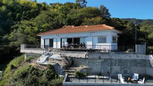 Kurahashi House | bLOCAL Sugawa House - 1 Bedroom House with Beautiful Ocean View for 12 Ppl