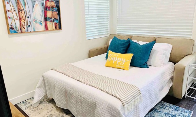 La Jolla Mesa Apartment | Blocks to Ocean. Free Bikes and Fire Pit!