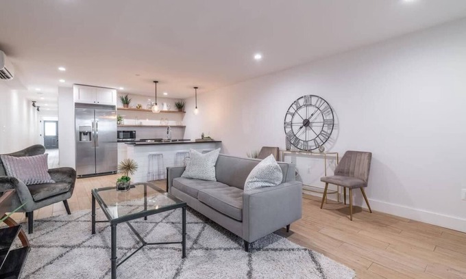Truxton Circle Apartment | Bloomingdale Beauty - Sleeps 4 in Style!