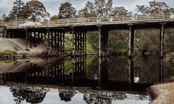 Boyup Brook Bed & Breakfast | Blossom Brook Guesthouse - Family friendly farm, with deck and golf.