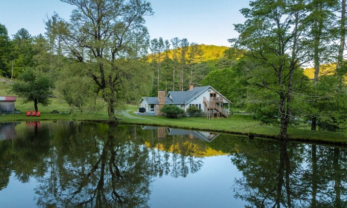 Blowing Rock Cottage | Blowing Rock Farmhouse at Doe Creek, Hot Tub, Pond, Acres to Explore!