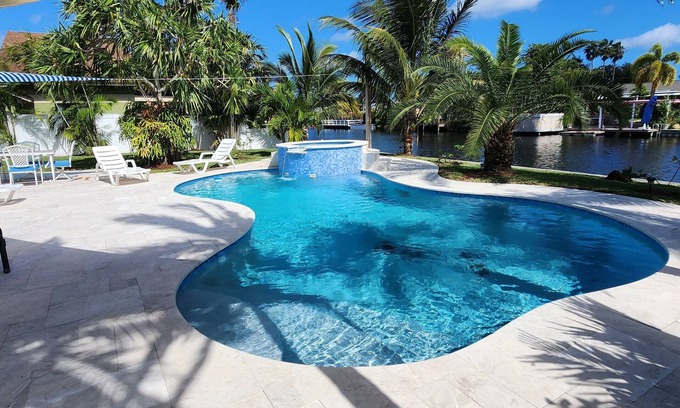 Tropic Palms House | Blue Buddha Beach - Private Pool/Spa & Home Cinema