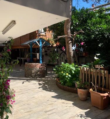 Akcaabat Apartment | Blue green balcony