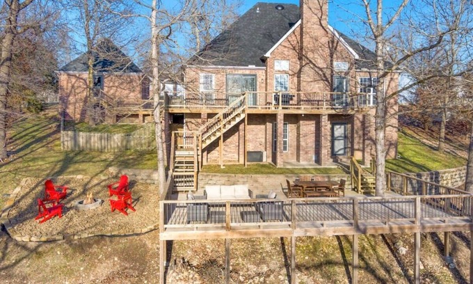 Lowell House | Blue Haven - Epic game room - Lake Views