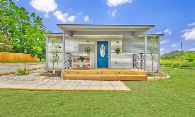 Blanco Cabin | Blue Jay Getaway - Walking Distance to Downtown Blanco!