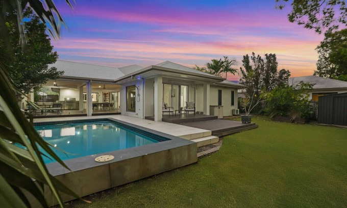 Trinity Beach House | Blue Lagoon Haven – A Serene Tropical Getaway