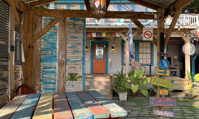 Downtown House | Blue Moon Guest House and Saloon