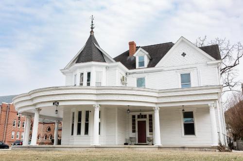 Buena Vista Bed & Breakfast | Blue Ridge Abbey Bed and Breakfast