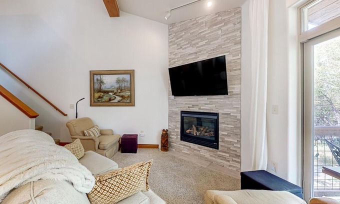 Willow Grove Apartment | Blue River Grove