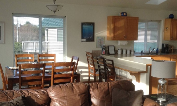 Ocean City House | Blue Sea Beach Home Hot Tub Wifi Short walk to Ocean City Beachn