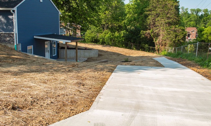 Crittenden House | Blue Stone #2 1 mile from HWY 75. 15 minutes from the ARK Encounter