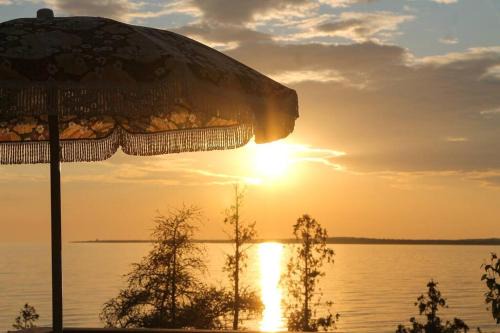 Northern Bruce Peninsula House | Blue Vista Tobermory Waterfront Cottage