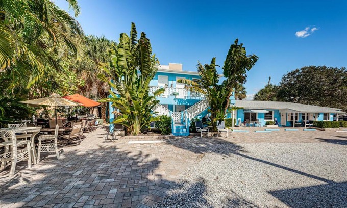 Indian Rocks Beach Apartment | Blue Water Beachside Villa 6