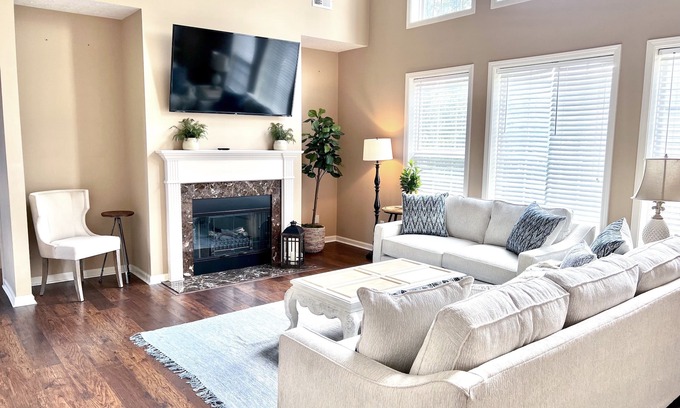 Masterson Station House | Bluegrass Oasis - Entire house,12 guests, 5mi to KHP