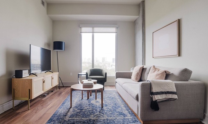 West End Apartment | Blueground | Downtown 1bd apartment